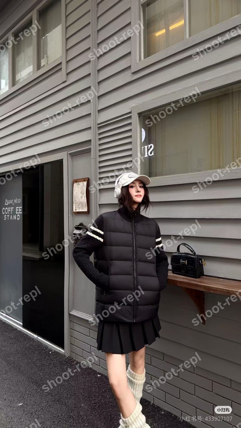 몽클레르 스트라이프 슬리브 다운 재킷 - 명품 패딩 레플 참고 이미지